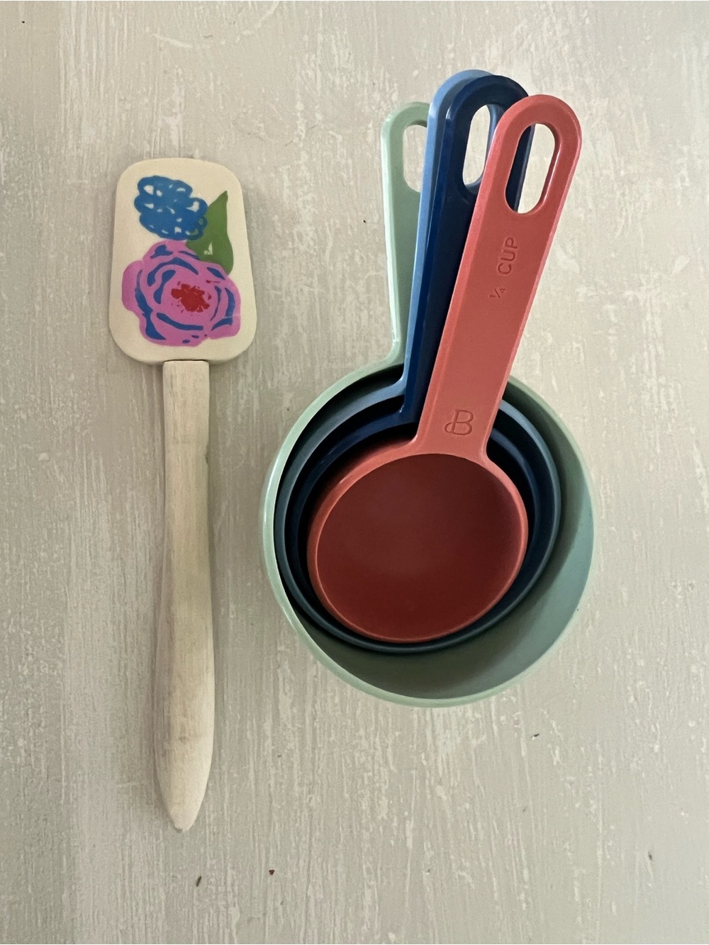 Beautiful by Drew Barrymore Measuring Cups & Floral Spatula Kitchen Set
